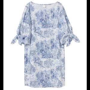 H&M blue and white toile tie sleeve dress. Size 6